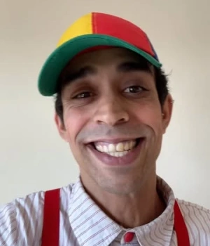 🎶 Quando o quintal vira palco, a infância volta a brincar!  O Gato Torto chega à 5ª dose do Receite Cultura com o espetáculo Cantigas de Quintal: um encontro cheio de música, brincadeiras e imaginação para encantar crianças e adultos. 💚  📅 19 de setembro ⏰ 18h 🎭 Gato Torto — Cantigas de Quintal 📍 Fapam – Faculdade Católica de Pará de Minas  Garanta seu ingresso solidário e venha curtir esse momento com toda a família!  #UnimedCentroOeste #ReceiteCultura #GatoTorto #CantigasDeQuintal #Cultura Teatro