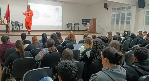 Palestra sobre Prevenção de Acidentes de Trânsito e Suporte Básico de Vida é realizada para alunos de Enfermagem em Pará de Minas