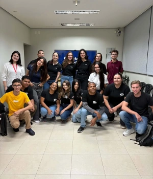 📚✨ Registros da nossa visita de hoje!  Os alunos da FAPAM tiveram a oportunidade de conhecer de perto a Granja Brasília, conectando os conteúdos da disciplina de Marketing com a realidade do mercado.  A visita foi acompanhada pela professora Cecília Medina e proporcionou mais um momento de aprendizado além da sala de aula. 💙  #FAPAM #Marketing #VisitaTécnica #AprendizadoNaPrática